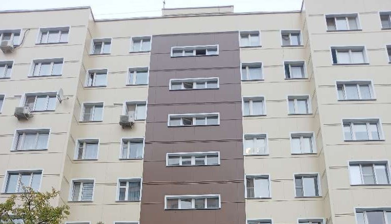 Обновлённый фасад девятиэтажного дома в Видном